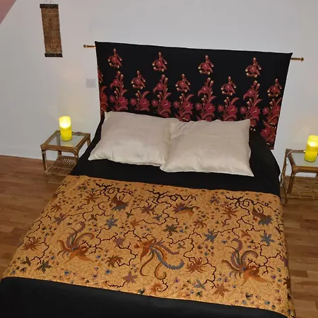 Couette-café Les Deux Tours 4*